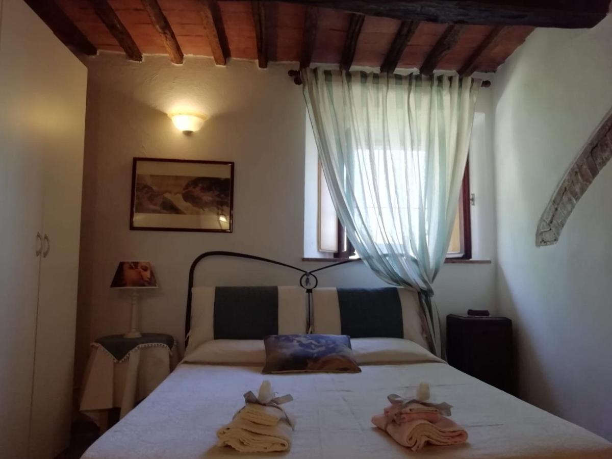 Appartamento Crete Senesi คาสเตลนูโอโว เบราร์เดนกา ภายนอก รูปภาพ